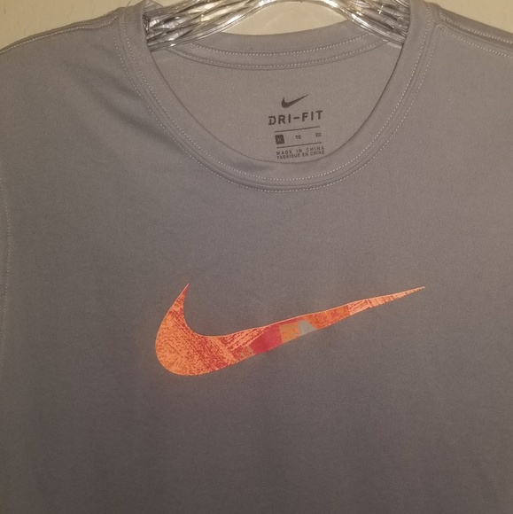 Nike shirt - Picture 4 of 5